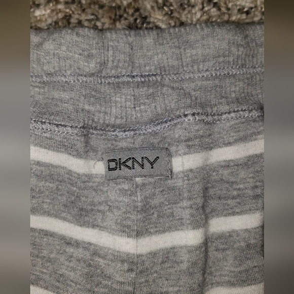 DKNY| Super Soft Striped Shorts - Picture 5 of 6